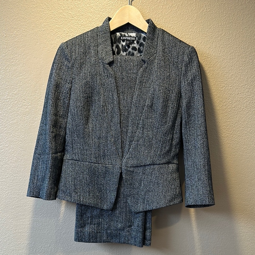 Express Columist Grey Suit Size 6R